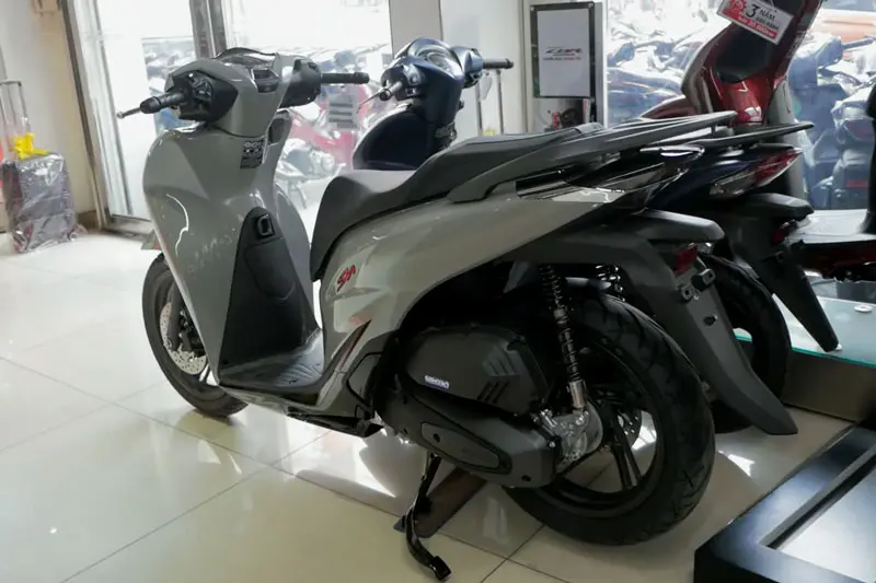Chi tiết bánh sau và hệ thống phanh ABS của xe SH 2022