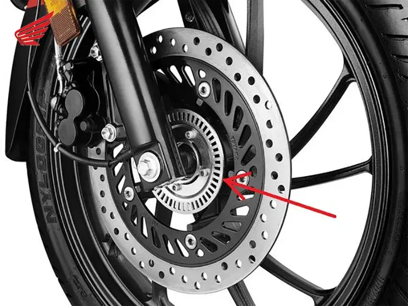 Cận cảnh hệ thống phanh ABS trên bánh trước của xe SH 2018