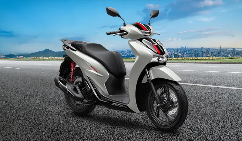 Chi tiết sơn mờ và logo đỏ trên xe SH xám xi măng 2023