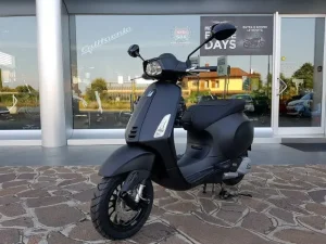 Vespa Sprint Notte
