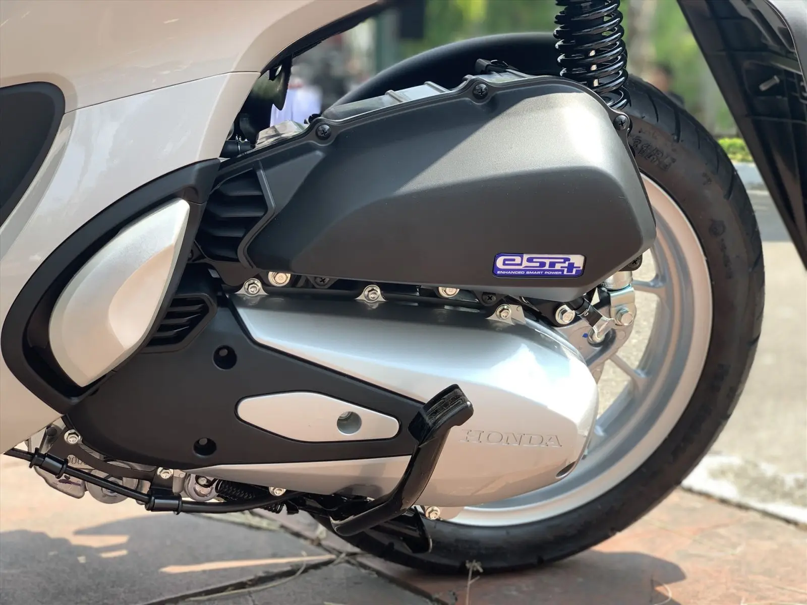 Cận cảnh khối động cơ eSP+ mạnh mẽ trên xe SH 2021