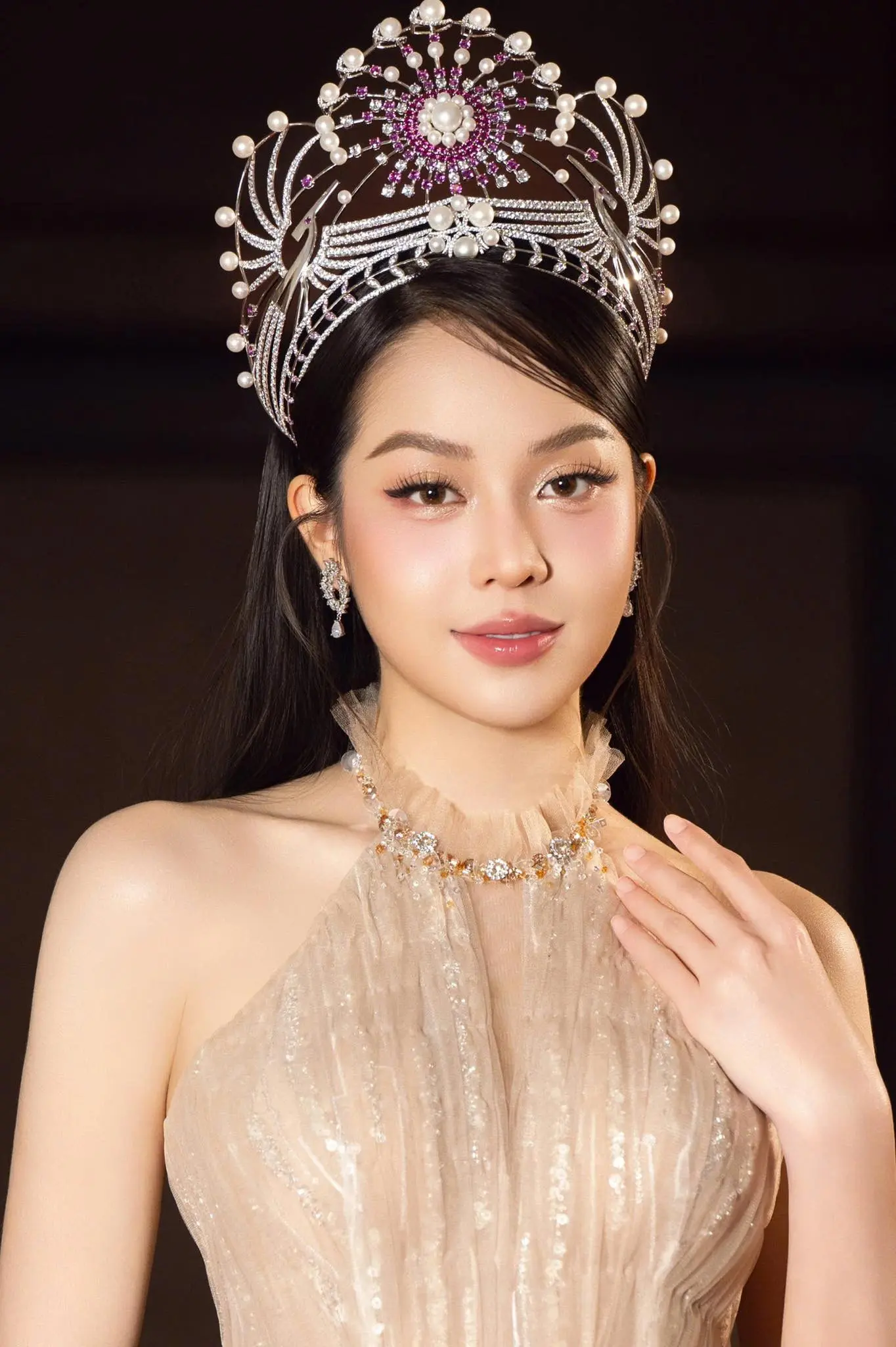 Khoảnh khắc đăng quang của Hoa hậu Thanh Thủy