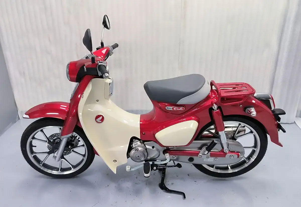 Xe Honda Cub 125 cũ màu xanh, một huyền thoại tái sinh