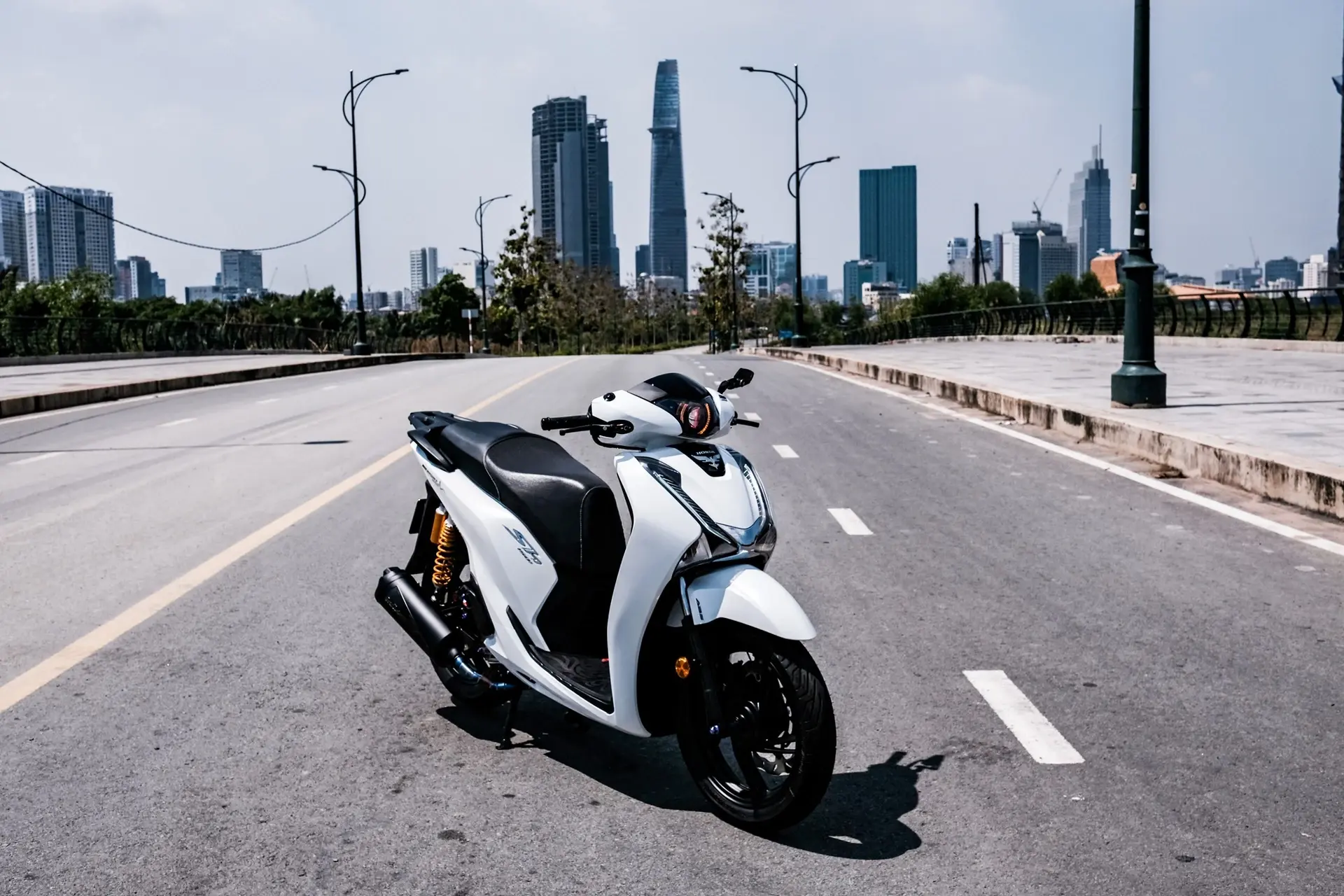 Xe Honda SH 150i màu đỏ đô đầy quyến rũ và sang trọng