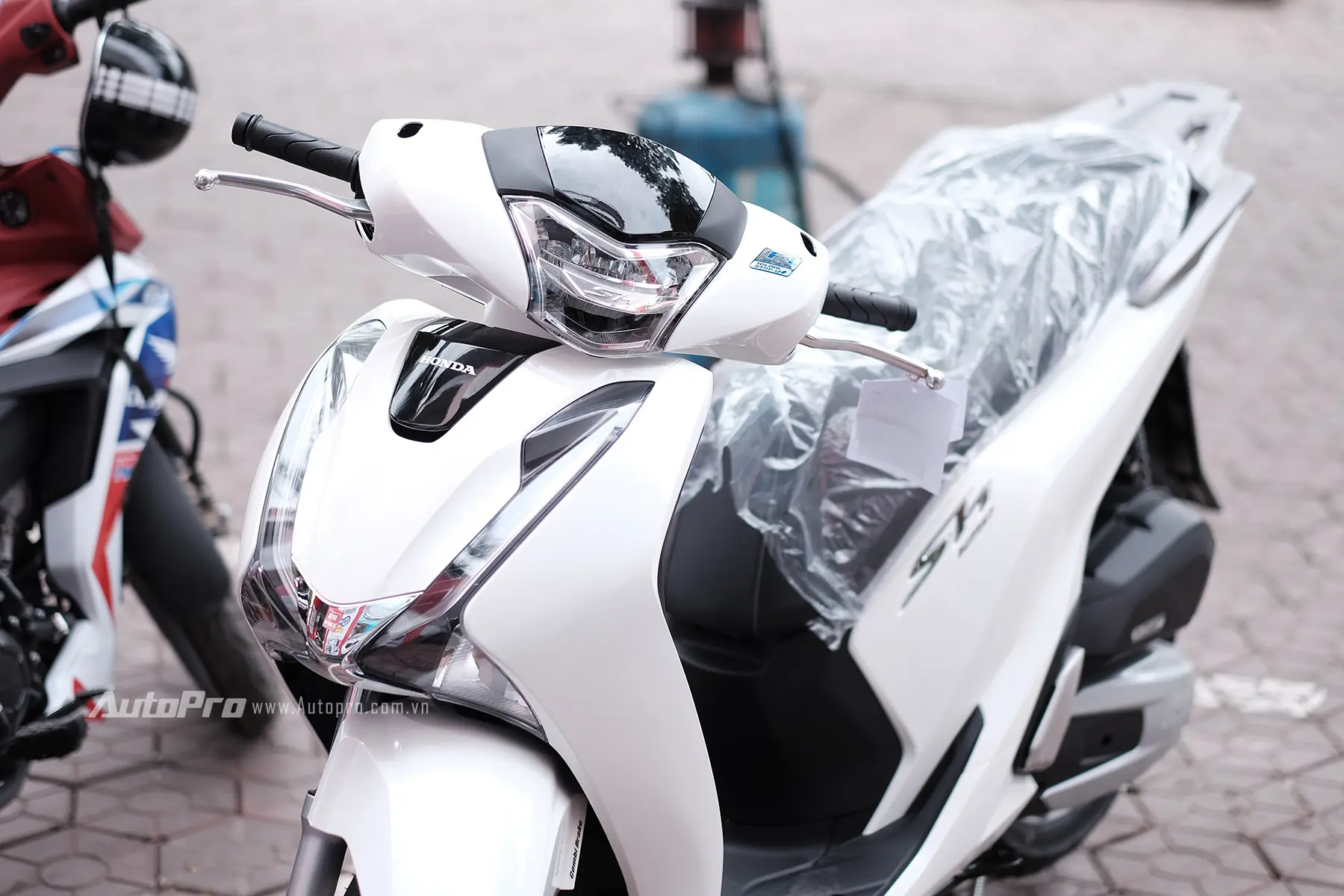 Xe Honda SH 2017 được trang bị công nghệ phanh ABS an toàn