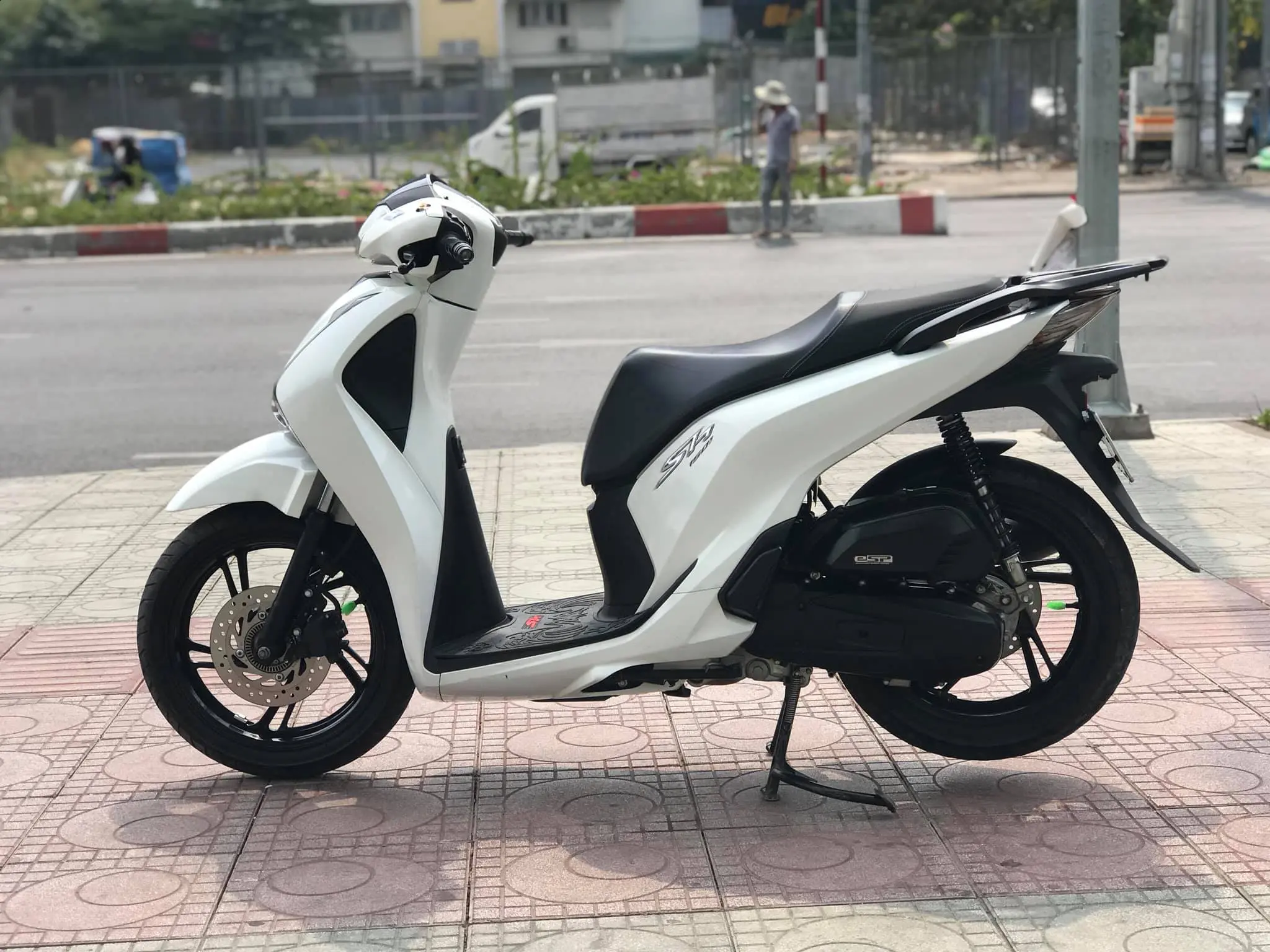 Xe Honda SH 2017 màu trắng ngọc trai thanh lịch