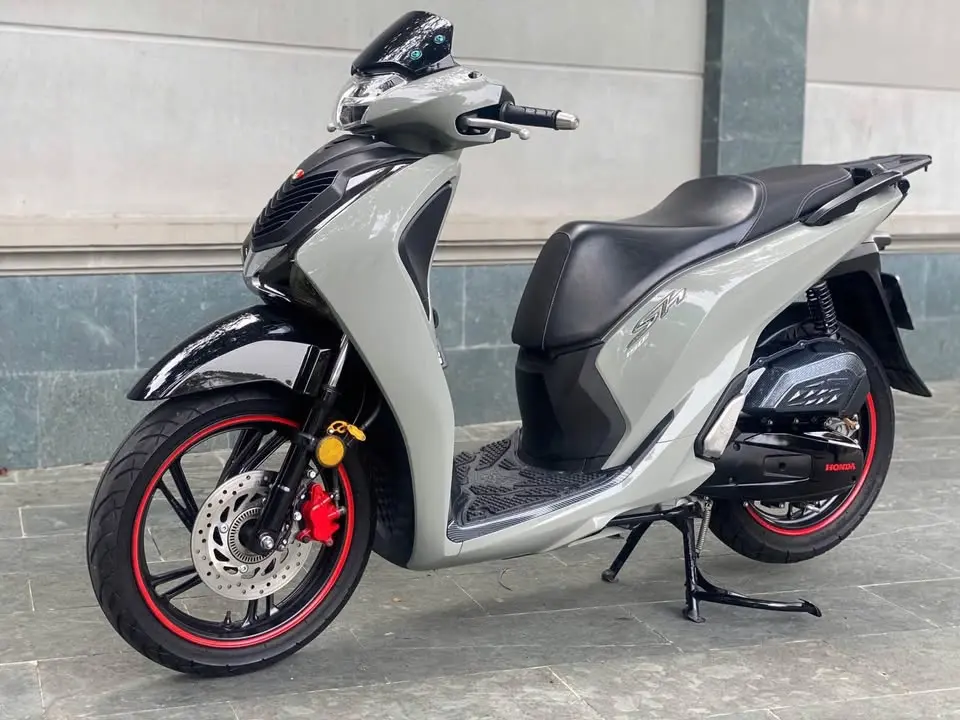 Xe Honda SH phiên bản Sporty màu xám xi măng đầy cá tính