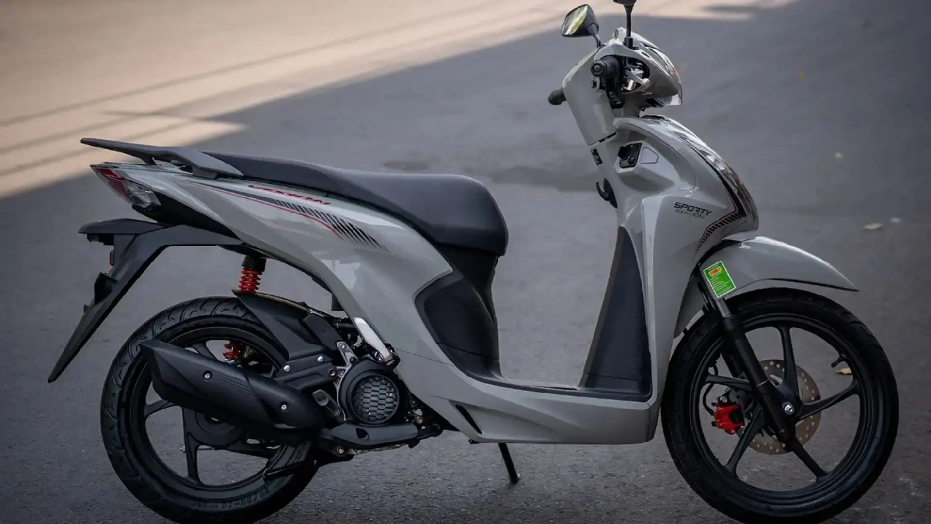 Xe Honda Vision màu xám xi măng thời thượng và đẳng cấp