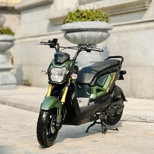 Một chiếc xe máy Zoomer cũ được độ độc đáo