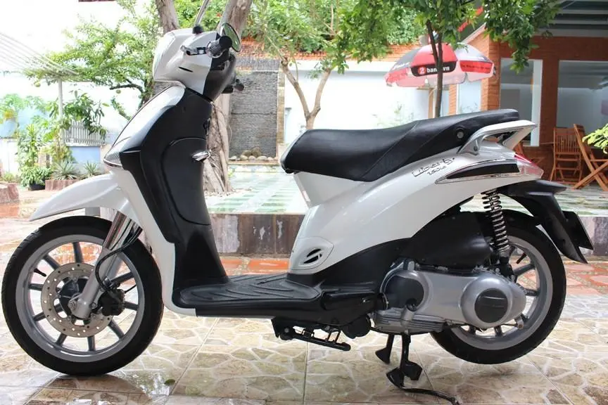 Kiểm tra chi tiết một chiếc Liberty 2012 cũ