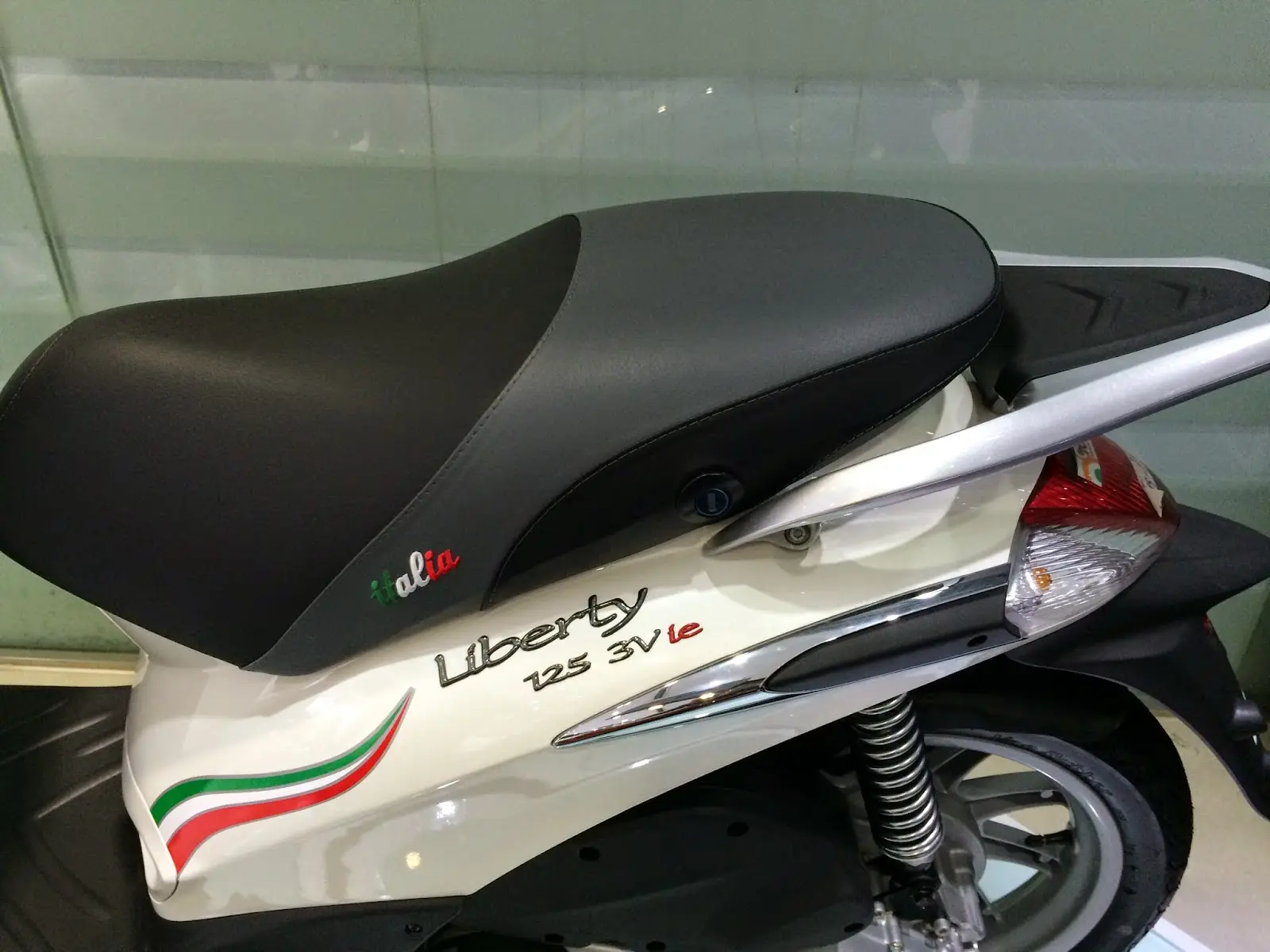 Kiểm tra chi tiết một chiếc Liberty 2015 cũ