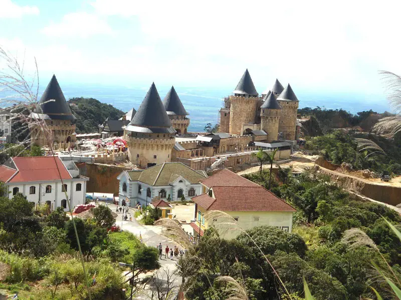 Khung cảnh Làng Pháp cổ kính tại Bà Nà Hill