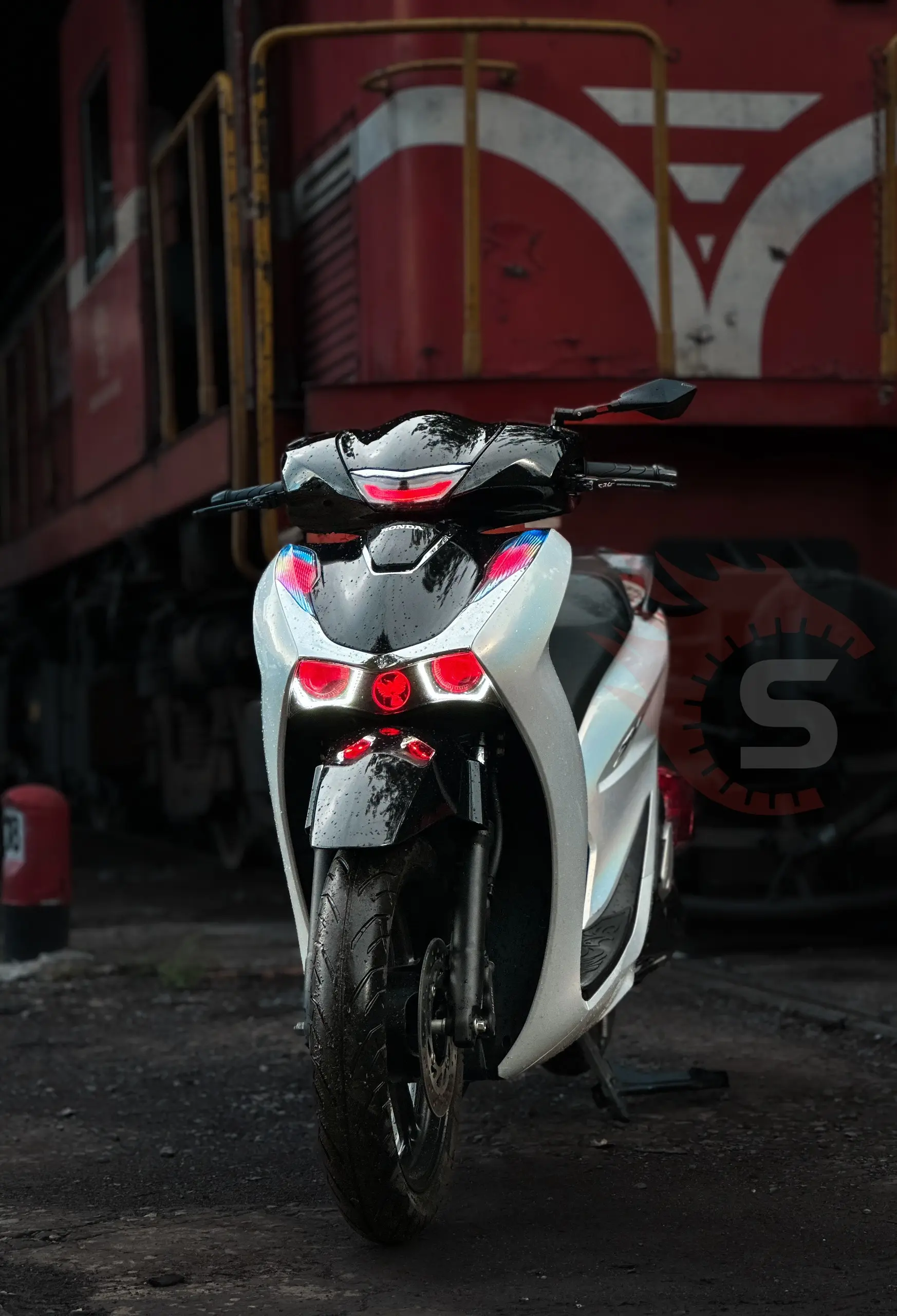 Một chiếc xe SH 2019 được thay thế mặt nạ độ phong cách Ý