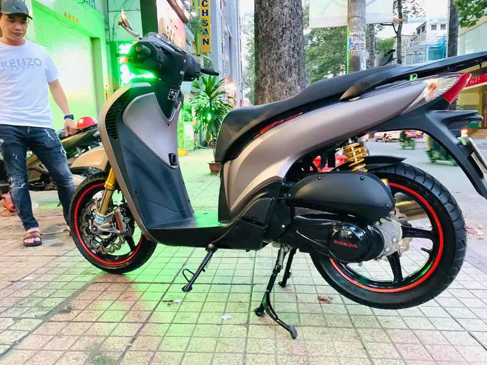 Nhiều chiếc SH 150 độ với các phong cách khác nhau