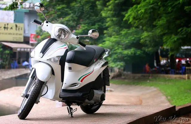 Xe Piaggio Liberty 2015 màu trắng thể thao và thanh lịch