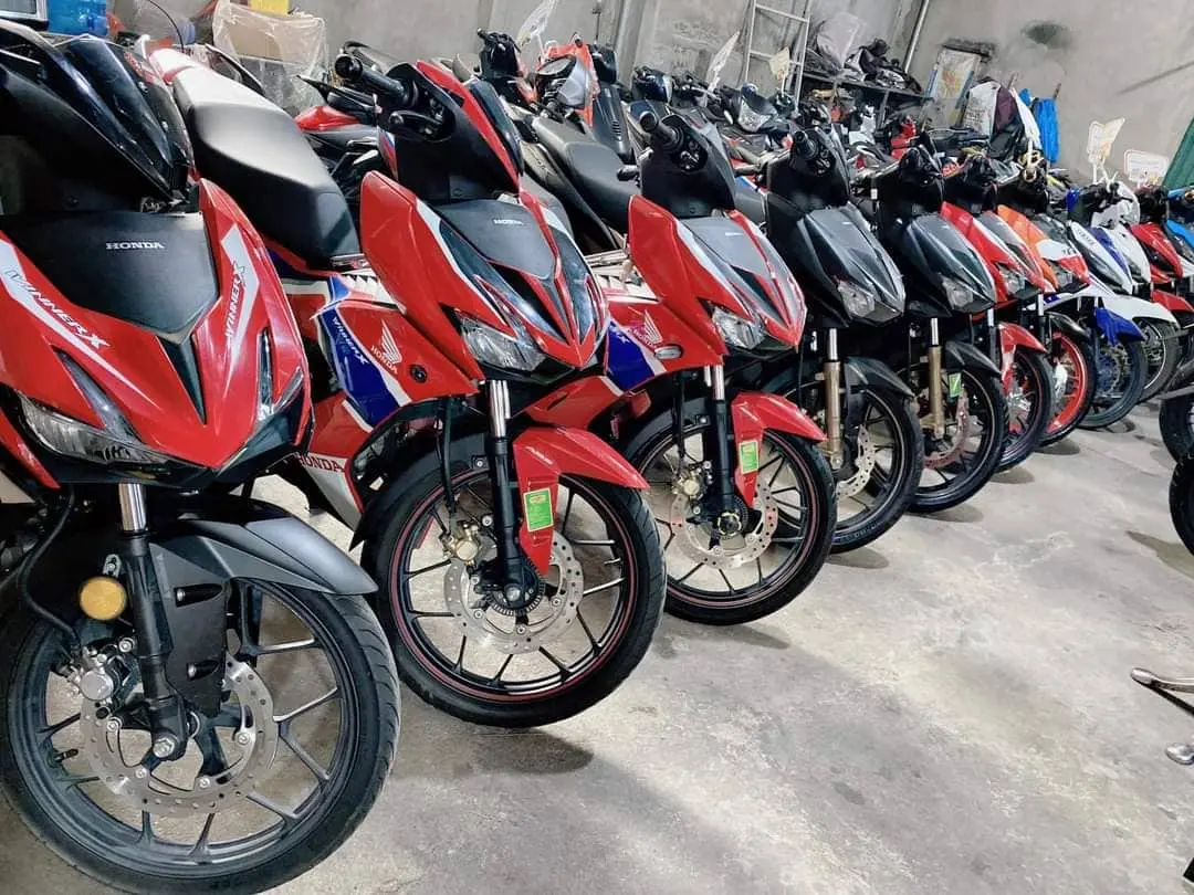 Một góc phố mua bán xe máy cũ tại Hà Nội