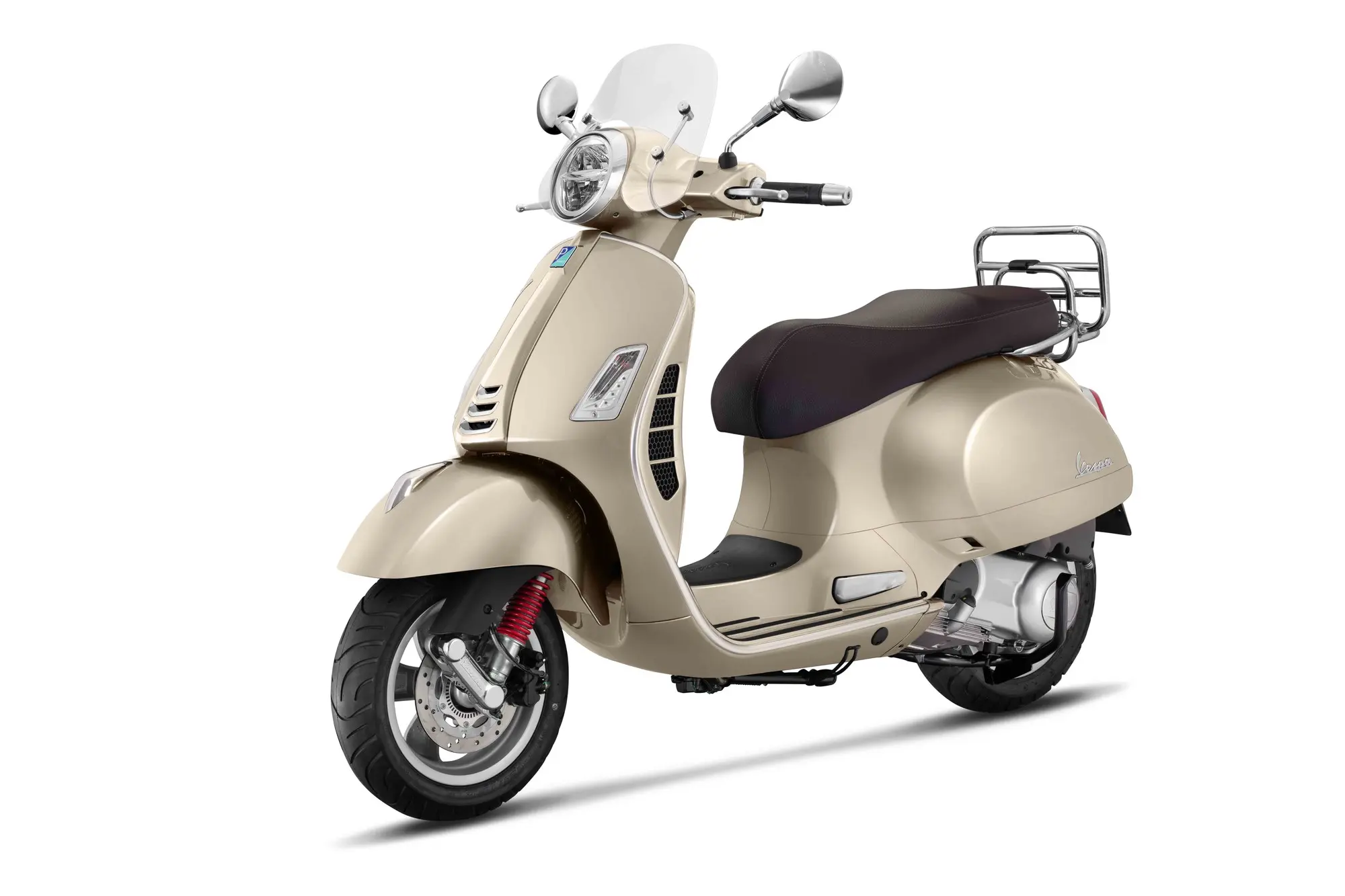 Một chiếc xe Vespa GTS 125 cũ màu xám trên đường trường