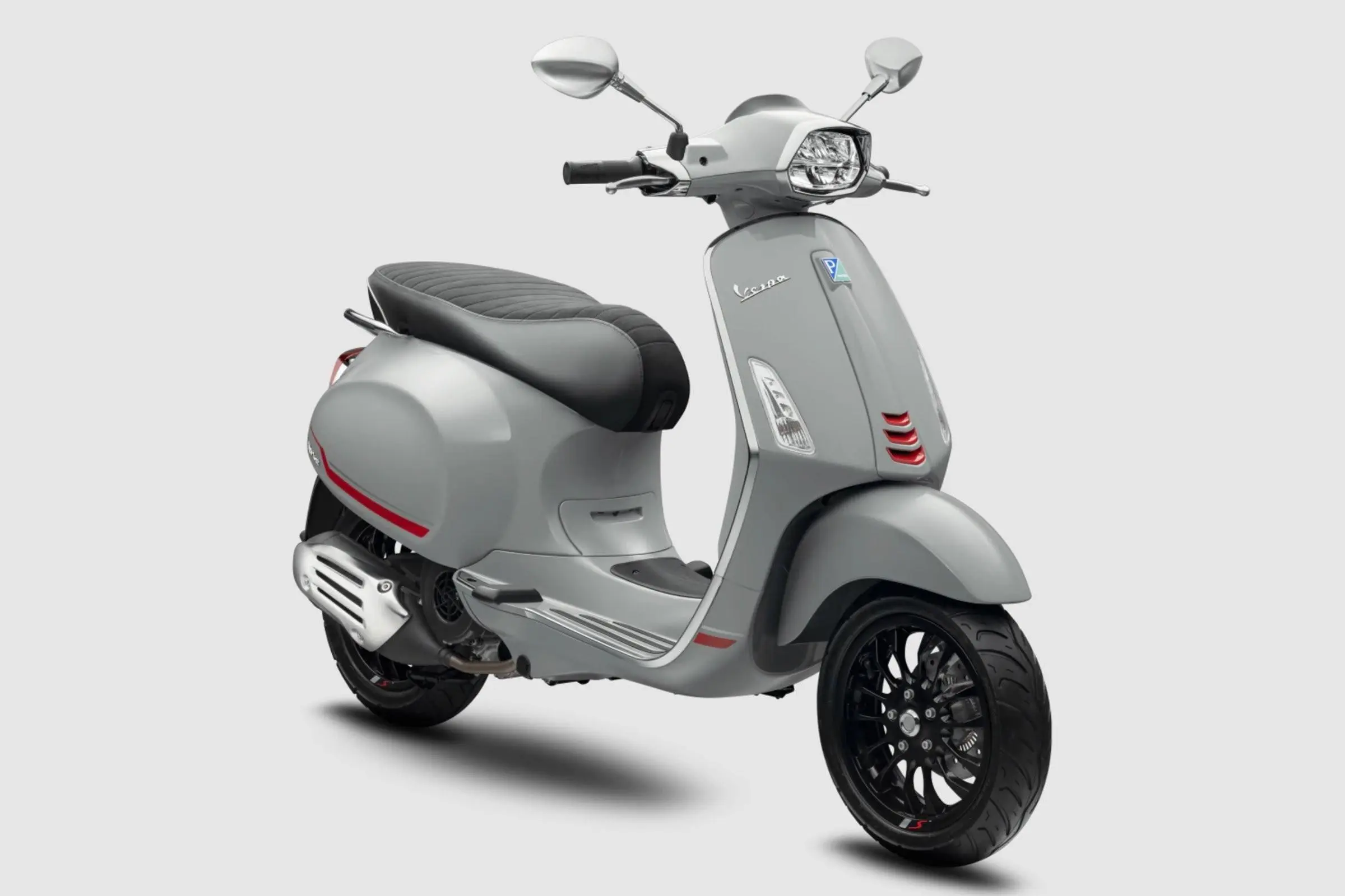 Một chiếc xe Vespa Sprint S 2022 cũ siêu lướt màu xám