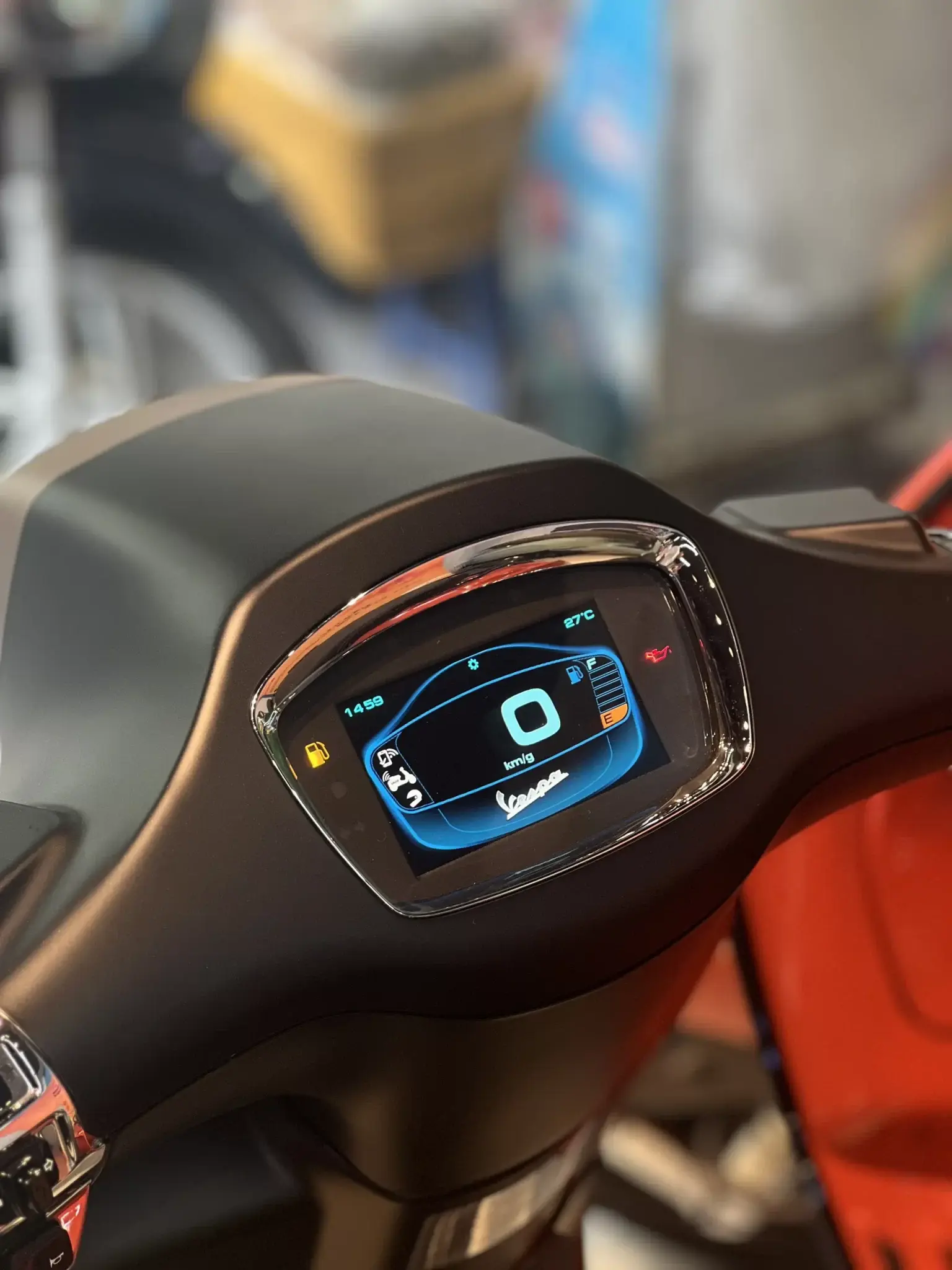 Màn hình màu TFT thông minh trên xe Vespa