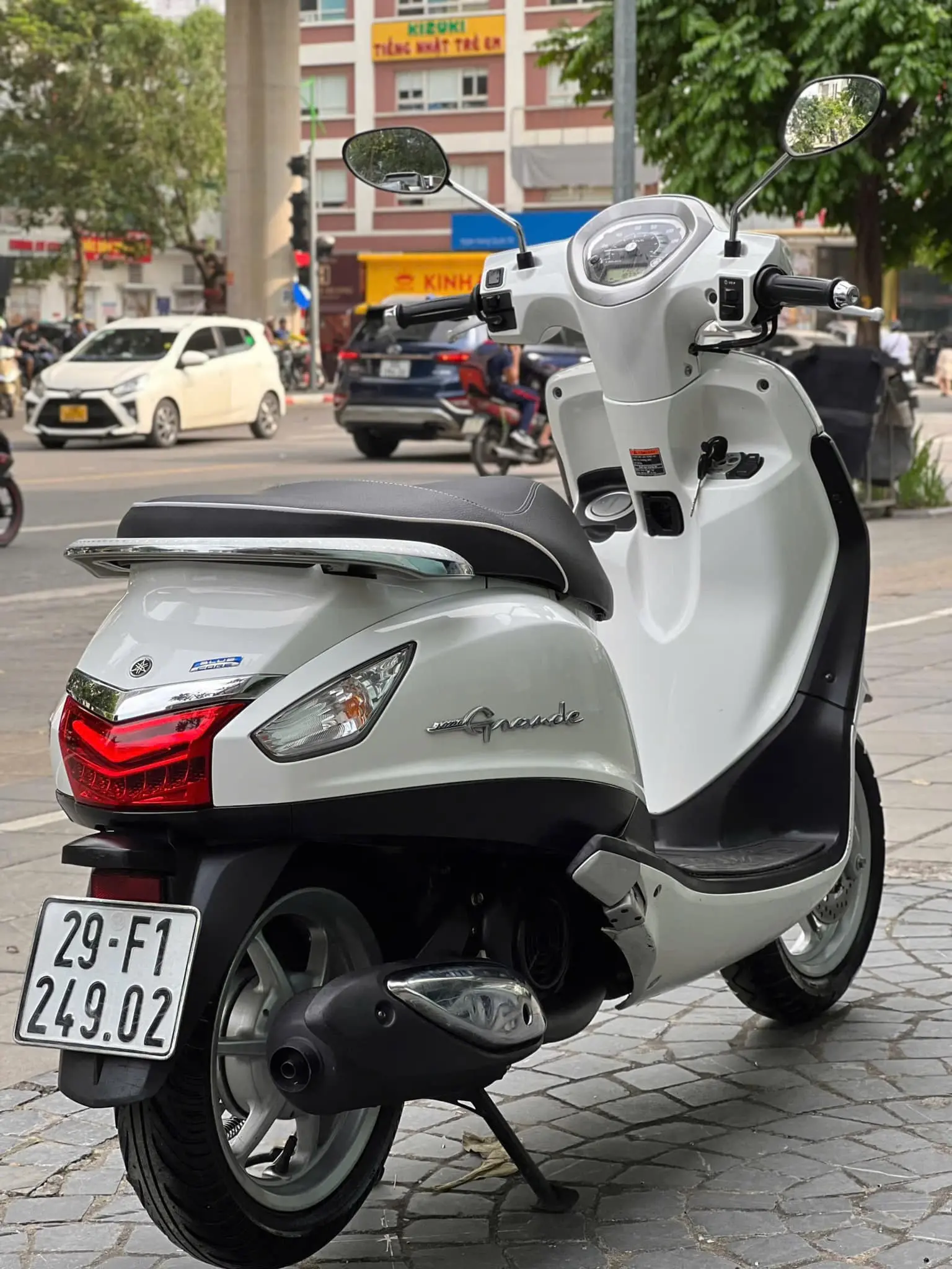 Xe Yamaha Grande 2015 màu trắng thanh lịch và sang trọng