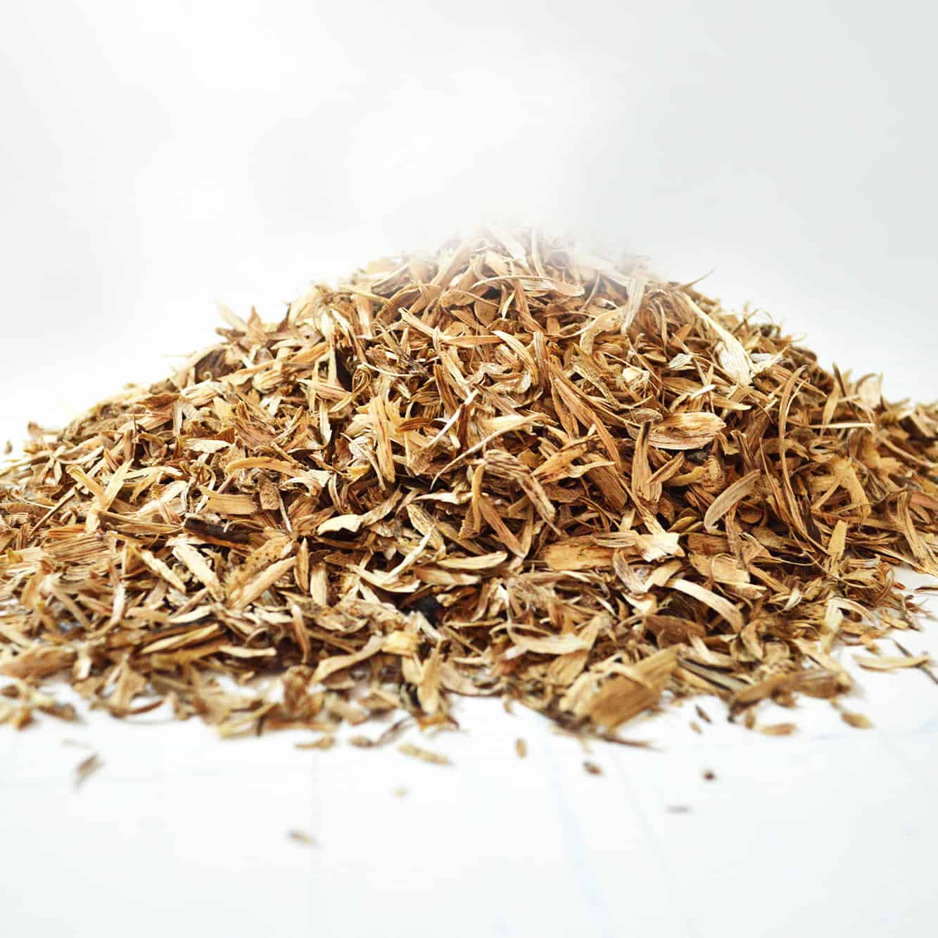 Trầm vụn hương phai có nguồn gốc từ những cây trầm quý hiếm, được thu hoạch và chọn lọc kỹ càng