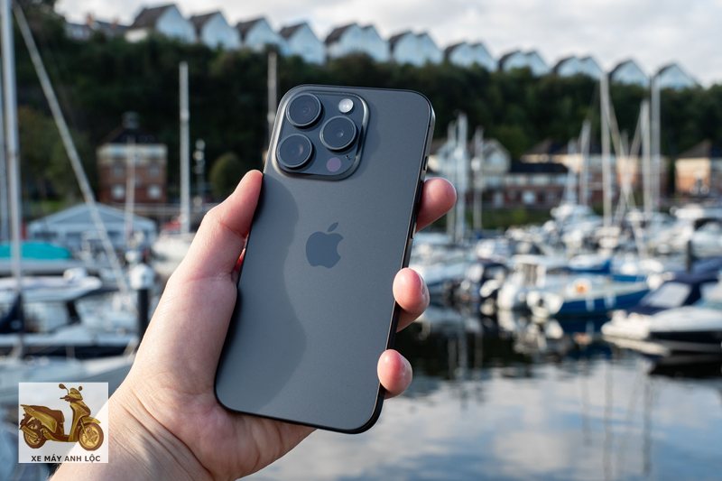 Review iphone 15 - Ảnh chụp ban ngày và chân dung Review iphone 15 - Ảnh chụp ban ngày và chân dung