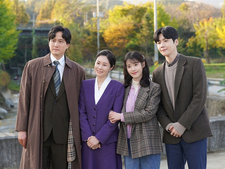 Bộ phim xoay quanh hành trình của một cô gái trẻ rời thành phố về quê hương