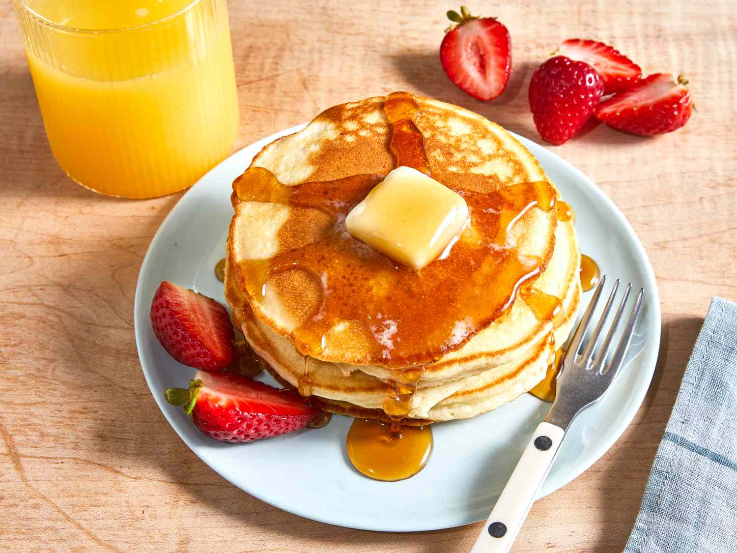 Pancake là một loại bánh dẹt, thường được làm từ bột mì, trứng, sữa và đường