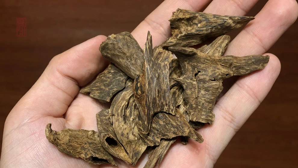 Trầm vụn hương phai không chỉ là vật phẩm trang trí mà còn mang giá trị tinh thần và sức khỏe cho người sử dụng