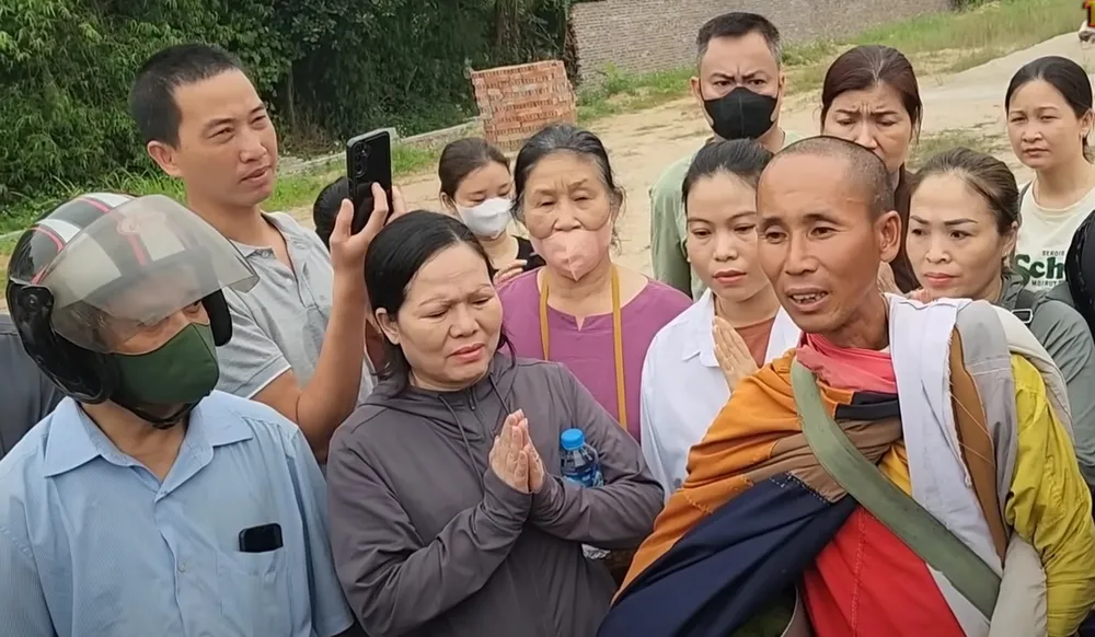 Thích Minh Tuệ - Sống chậm giữa nhịp đời hối hả Thích Minh Tuệ - Sống chậm giữa nhịp đời hối hả