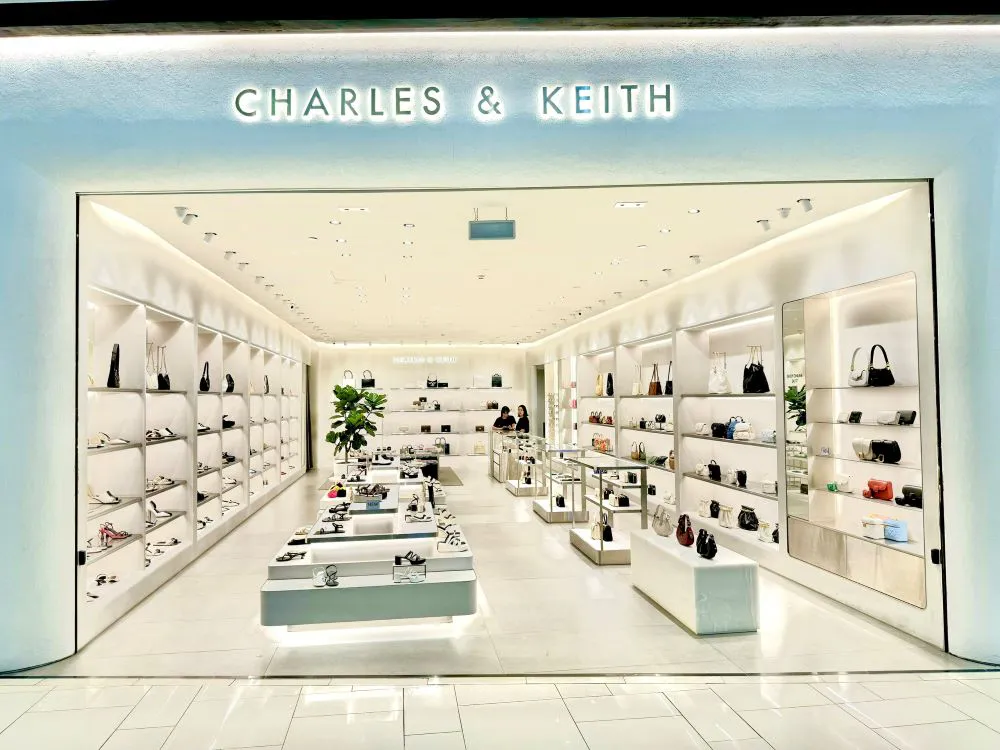 Charles & Keith - Mua online hay mua tại cửa hàng? Charles & Keith - Mua online hay mua tại cửa hàng?