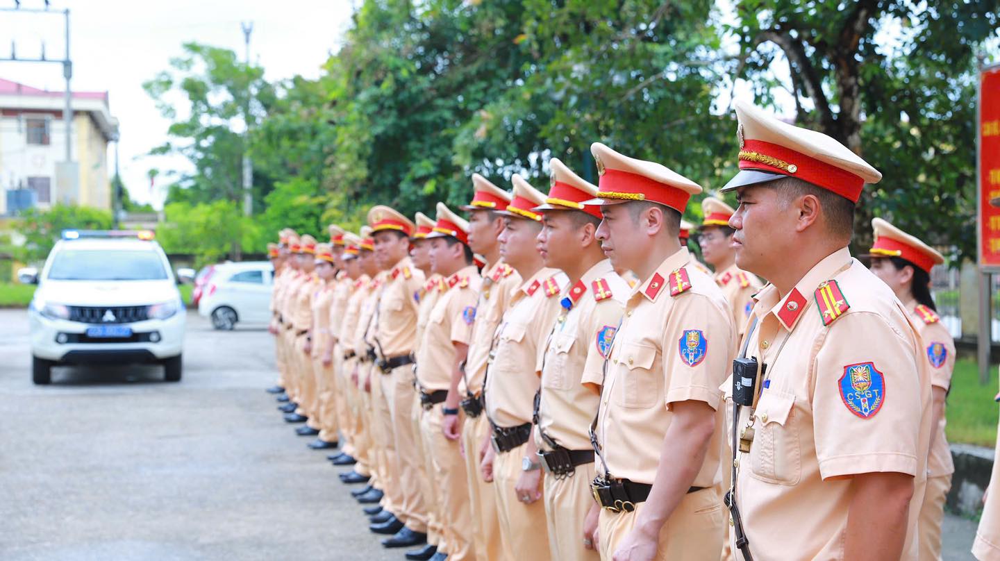 Cảnh Sát Giao Thông - Điều tiết và phân luồng khi ùn tắc Cảnh Sát Giao Thông - Điều tiết và phân luồng khi ùn tắc