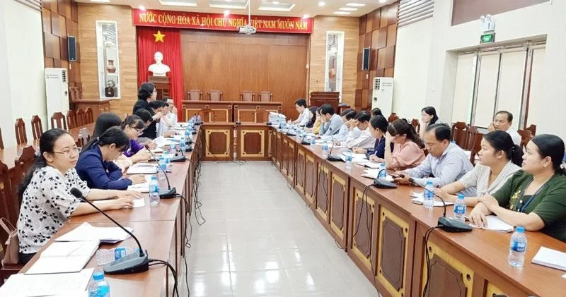 Cán Bộ - Cán Bộ là cầu nối giữa chính sách và thực tiễn Cán Bộ - Cán Bộ là cầu nối giữa chính sách và thực tiễn