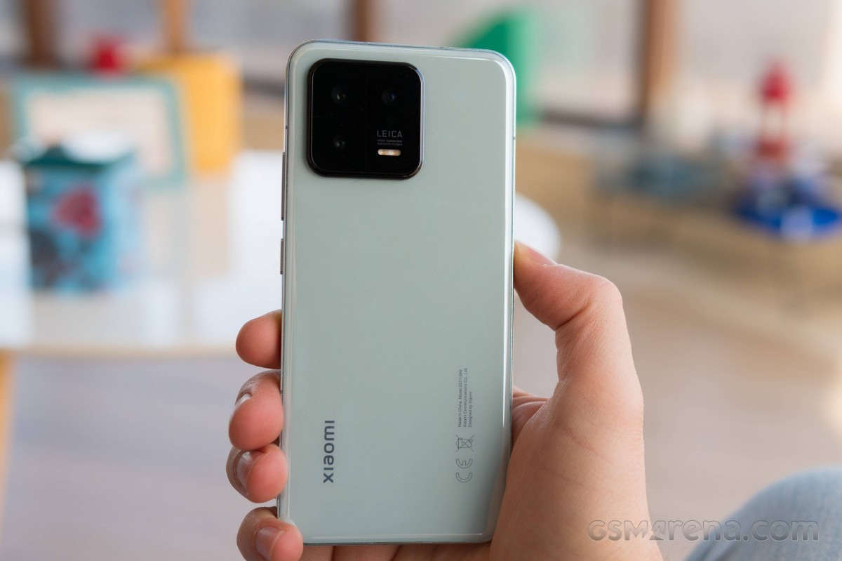 Review Xiaomi 13 - Cầm nắm và hoàn thiện Review Xiaomi 13 - Cầm nắm và hoàn thiện