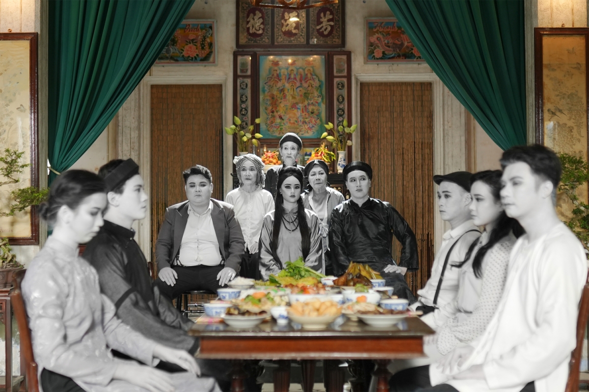 Nhà Gia Tiên - Quay phim và thiết kế mỹ thuật Nhà Gia Tiên - Quay phim và thiết kế mỹ thuật