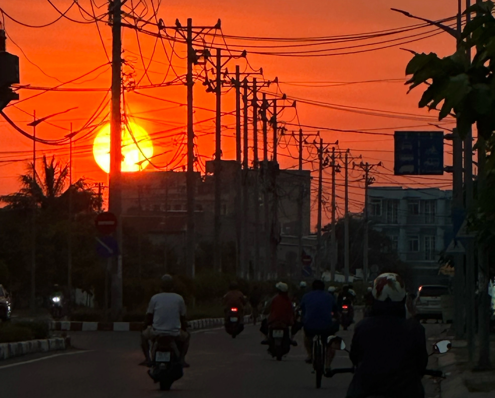 Mặt trời lặn hôm nay - Ánh sáng dịu làm tâm trí bớt căng thẳng