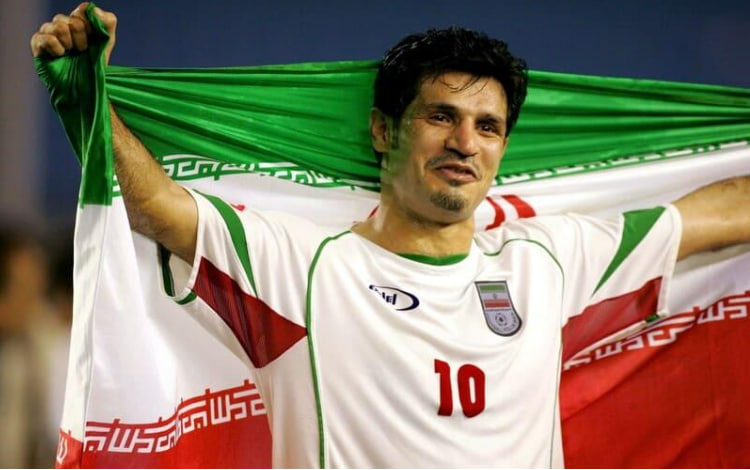 Ali Daei là cầu thủ ghi bàn thắng nhiều nhất màu áo đội tuyển quốc gia cho màu áo Iran
