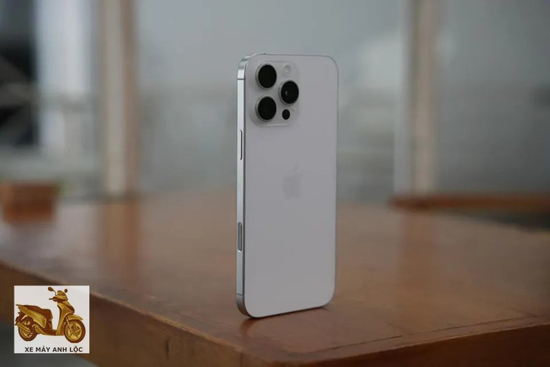 Iphone 16 pro - Thiết kế titan nhỏ gọn, hoàn thiện cao cấp Iphone 16 pro - Thiết kế titan nhỏ gọn, hoàn thiện cao cấp