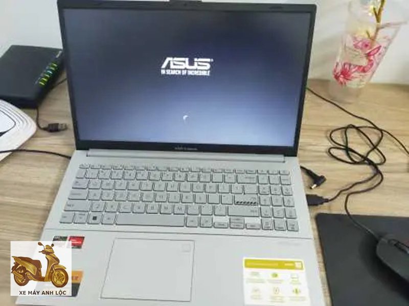 Laptop - Màn hình, pin và cổng kết nối Laptop - Màn hình, pin và cổng kết nối